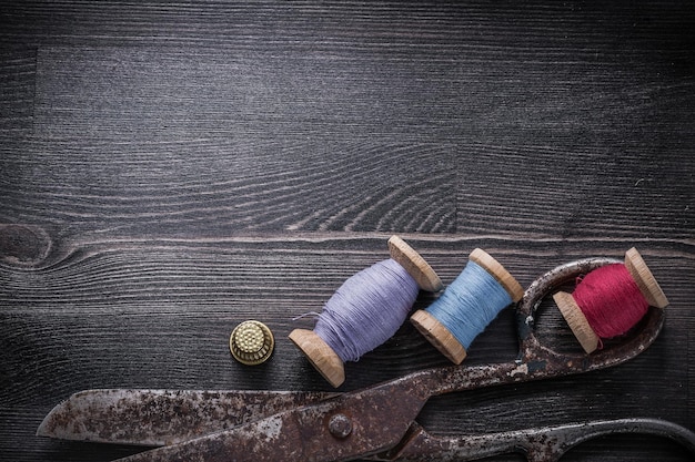 szpulki nici i igły